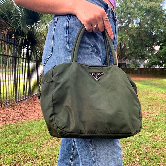 Vintage green Prada nylon bag - Picture 2 of 3